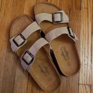 Tan 'birkenstocks'